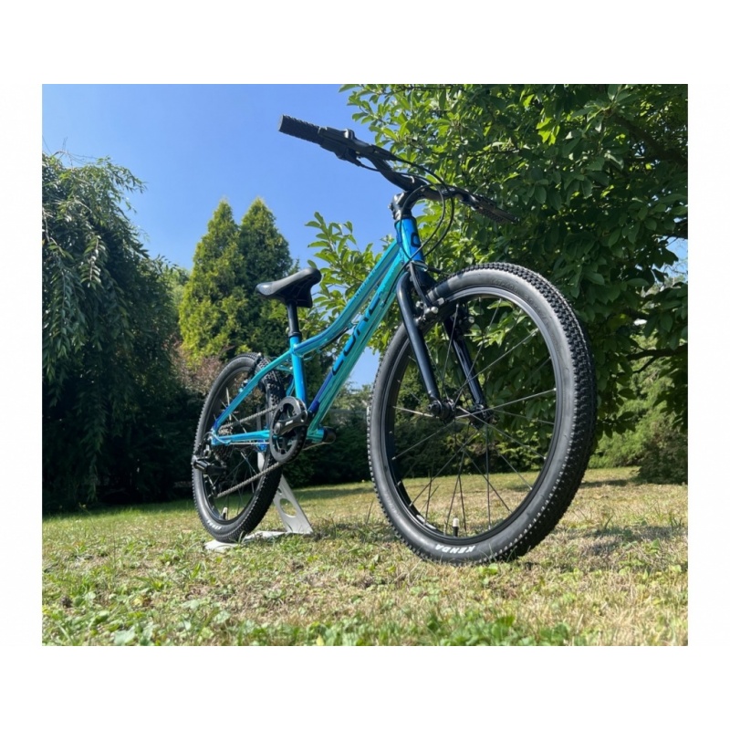 Dětské kolo CORE NIPPER 20" AL, REVO-6, chromovaný modrý, váha 7.5kg model 2024