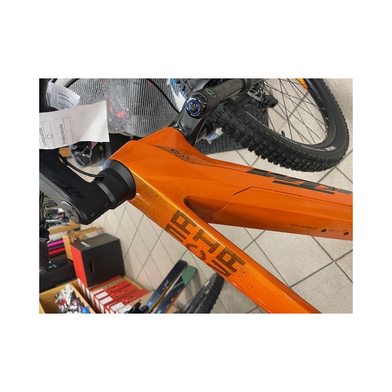 Horské elektrokolo KTM Macina Team 892 - Fresh orange (Black) model 2026