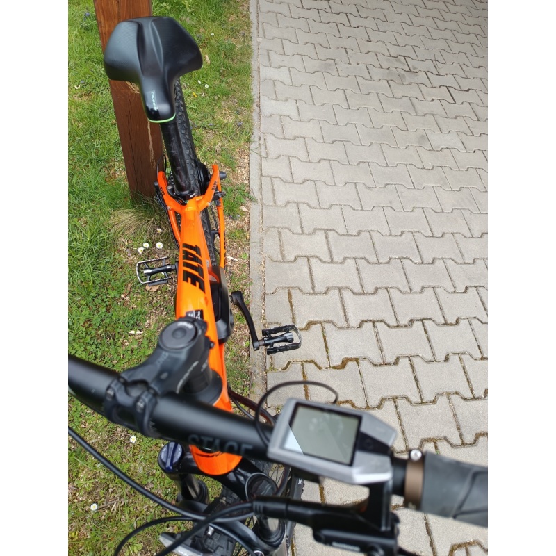 Bazarové juniorské elektrokolo APACHE Tate 24"