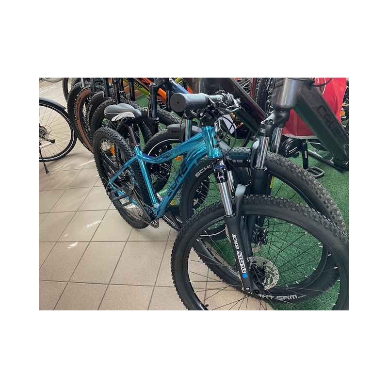 Horské juniorské kolo Core Nipper 27,5" chromovaný modrý, váha 13.70kg model 2026