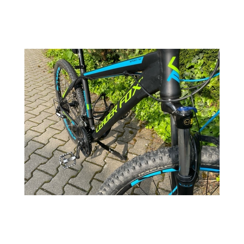 Bazarové kolo Leader Fox FACTOR 26" černá mat/modrá model  2018